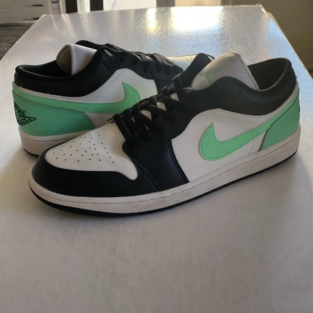 NIKE Air Jordan 1 Low White/Black/Green Glow Sneakers Size 12 Men’s